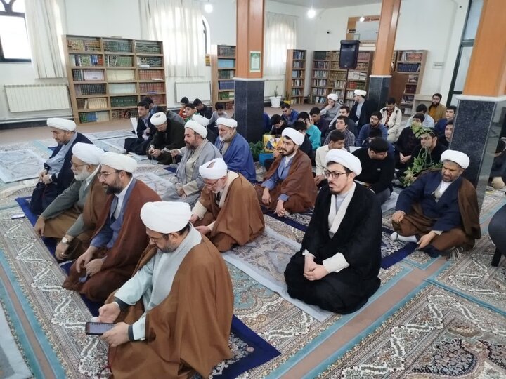 تصاویر/ اجتماع طلاب نقده در حمایت از رهبری و محکومیت اغتشاشات اخیر