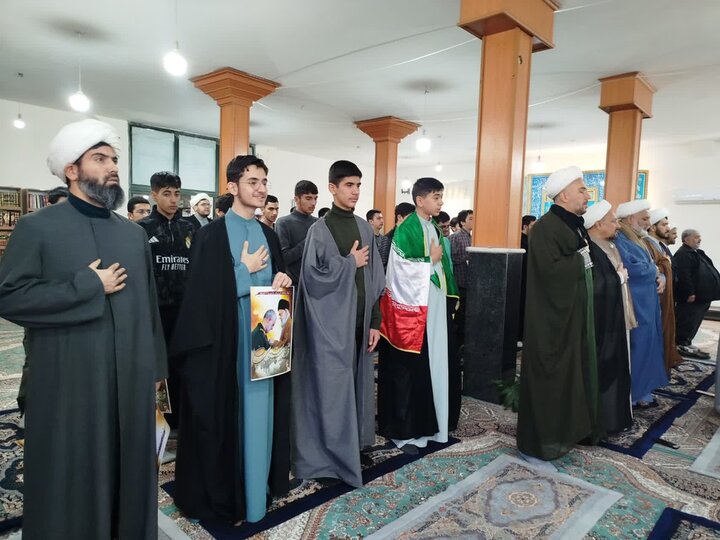 تصاویر/ اجتماع طلاب نقده در حمایت از رهبری و محکومیت اغتشاشات اخیر