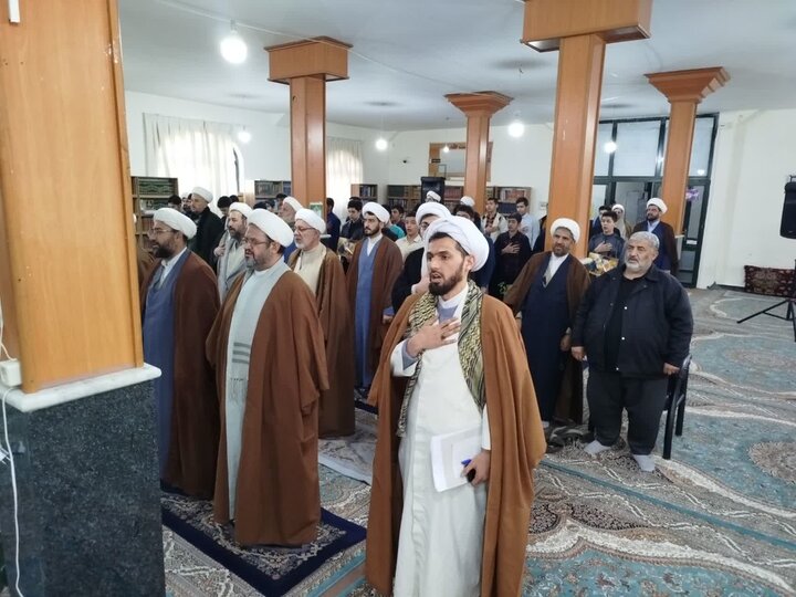 تصاویر/ اجتماع طلاب نقده در حمایت از رهبری و محکومیت اغتشاشات اخیر