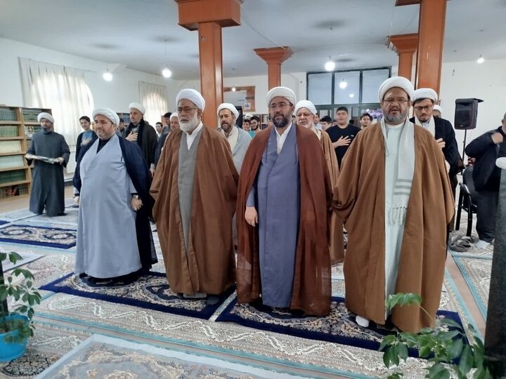 تصاویر/ اجتماع طلاب نقده در حمایت از رهبری و محکومیت اغتشاشات اخیر