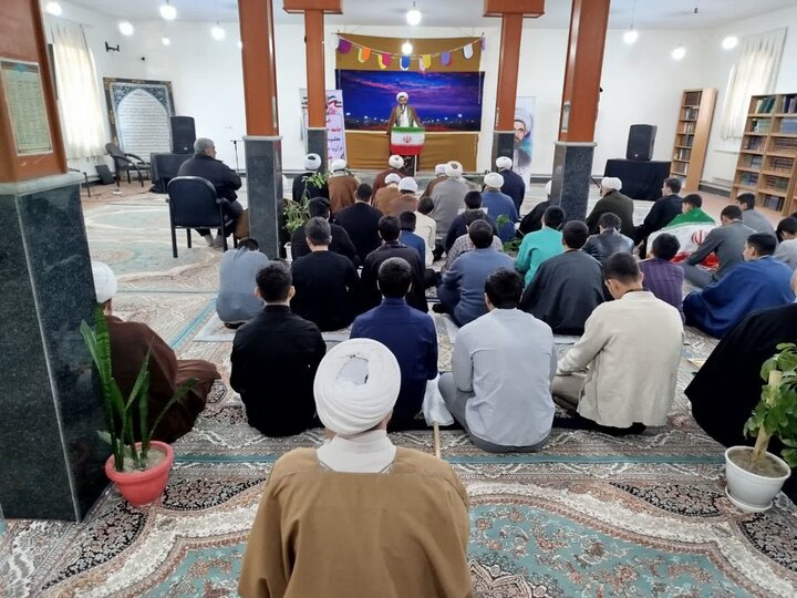 تصاویر/ اجتماع طلاب نقده در حمایت از رهبری و محکومیت اغتشاشات اخیر