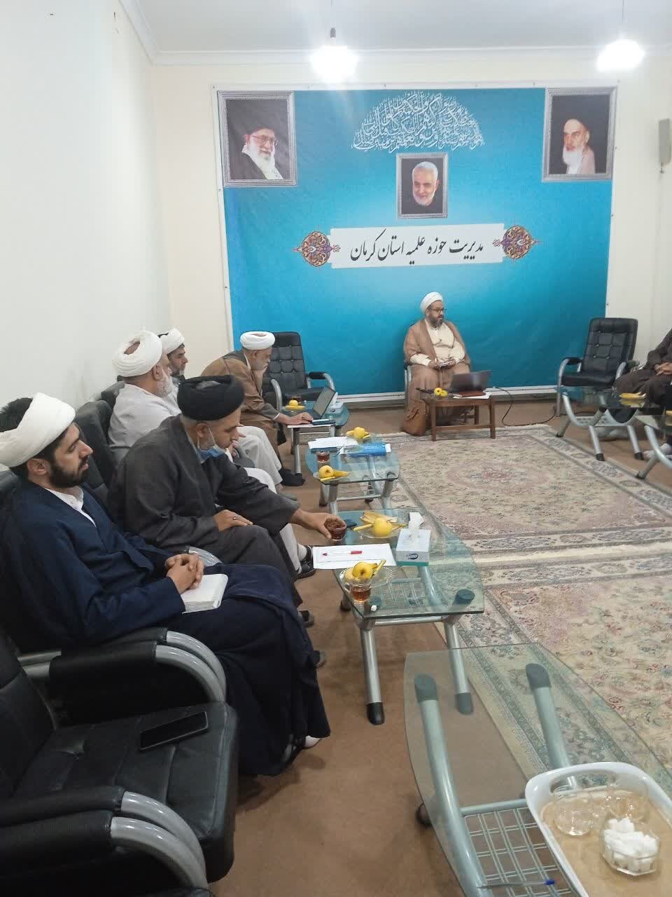 بررسی طرح‌های قرآنی حوزه علمیه کرمان در جلسه شورای دارالقرآن