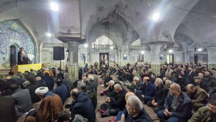 جمهوری اسلامی بچه سرراهی نیست که هر ناکسی به آن لگد بزند/ ما شهدای مدافع امنیت کشور را آنگونه که باید معرفی نکردهایم