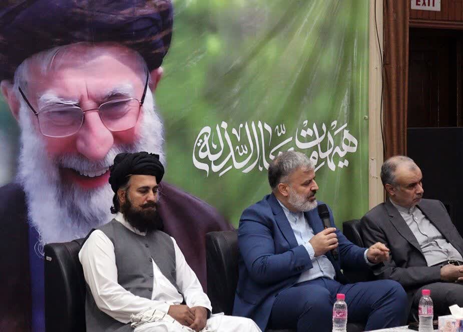 غربیها به این دلیل ایران را هدف میگیرند که در برابر نظام بردگی مدرن ایستاده است