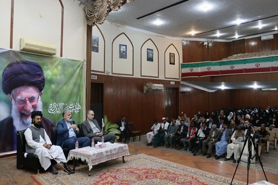 غربیها به این دلیل ایران را هدف میگیرند که در برابر نظام بردگی مدرن ایستاده است