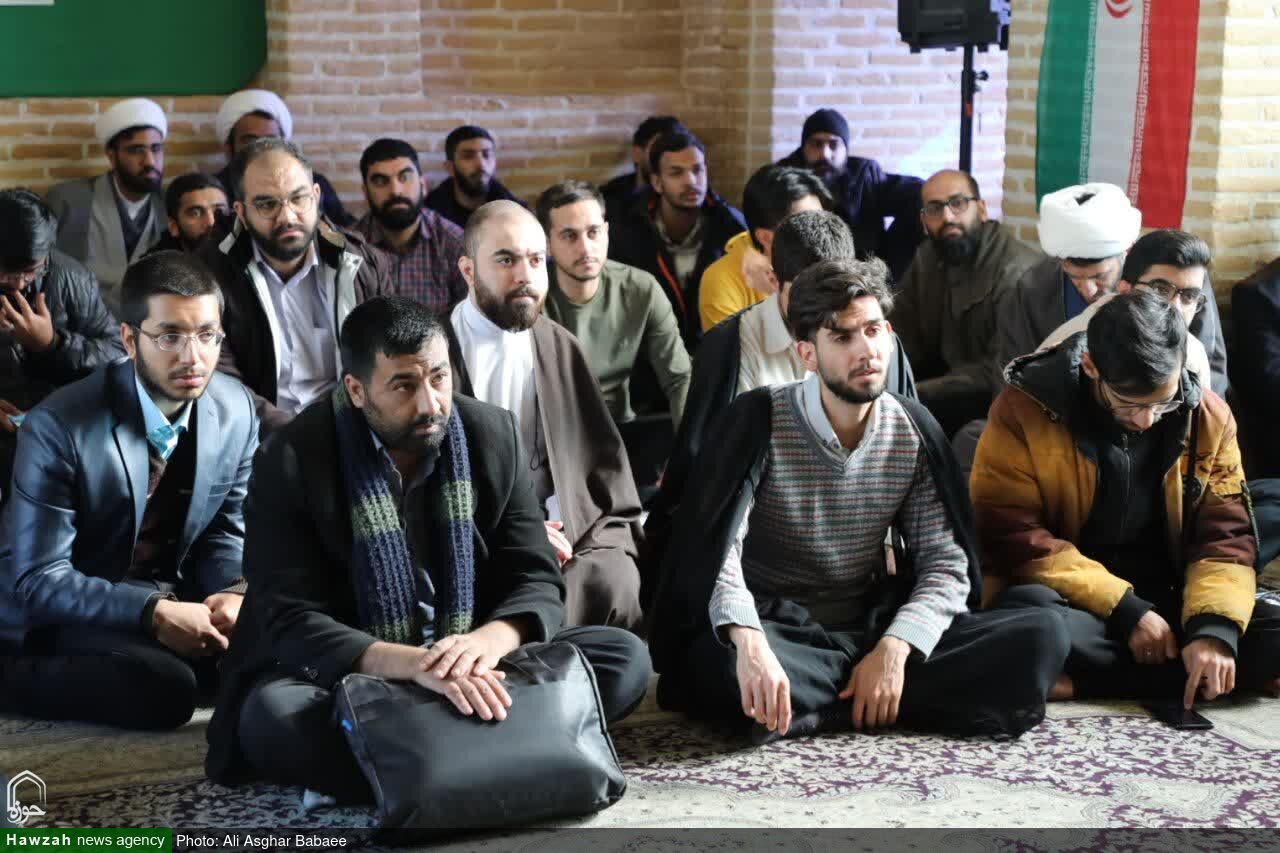 تصاویر/ نشست طلاب مدرسه علمیه خان با مدیر حوزه علمیه استان یزد