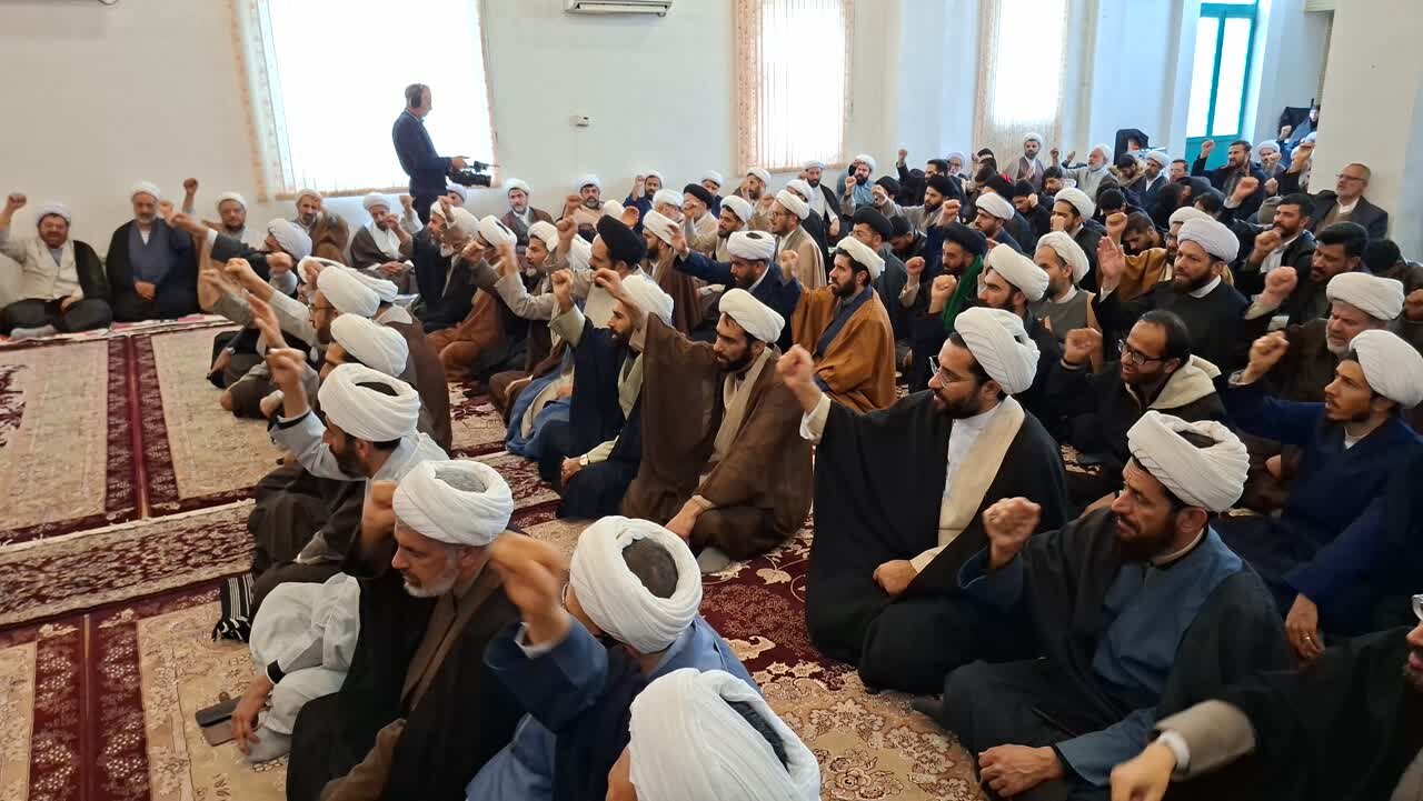 هرگونه تعرض به ساحت رهبری تبعات سنگینی خواهد داشت