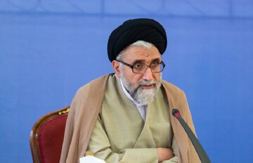 فریب حقوق بشرنمایان، انسان را از مسیر کمال دور می‌کند