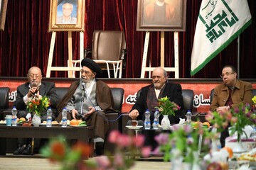 باور به توحید و اتکای به خدا، رمز ایستادگی ملت ایران در برابر دشمنان است