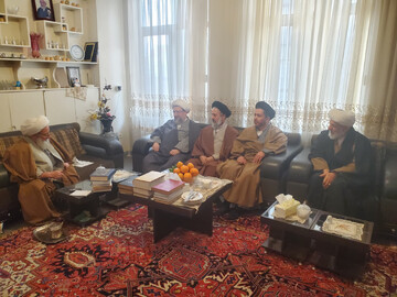 دیدار نماینده ولی‌فقیه در استان آذربایجان شرقی با علمای پیشکسوت + عکس