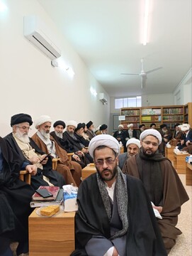 تجمع اساتید مدرسه آیت الله العظمی گلپایگانی در حمایت از رهبر معظم انقلاب+ تصاویر