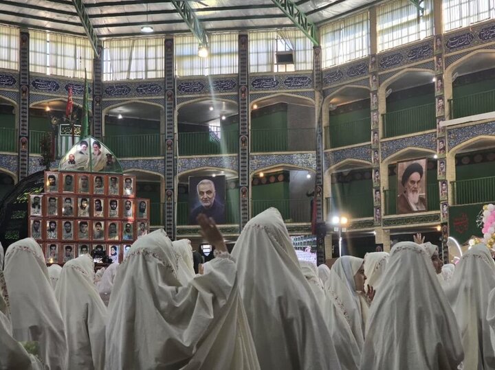 تصاویر/جشن تکلیف 3 هزار نفری دانش آموزان دختر یزدی