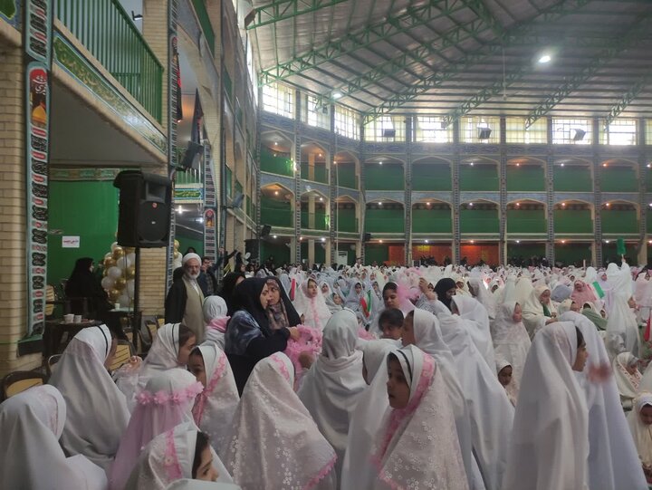 تصاویر/جشن تکلیف 3 هزار نفری دانش آموزان دختر یزدی