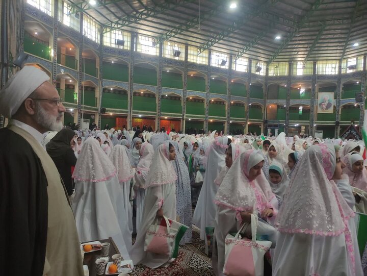 تصاویر/جشن تکلیف 3 هزار نفری دانش آموزان دختر یزدی