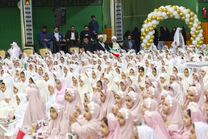 مراسم جشن تکلیف سه هزار نفری دانش آموزان دختر یزدی