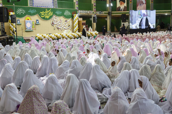 مراسم جشن تکلیف سه هزار نفری دانش آموزان دختر یزدی