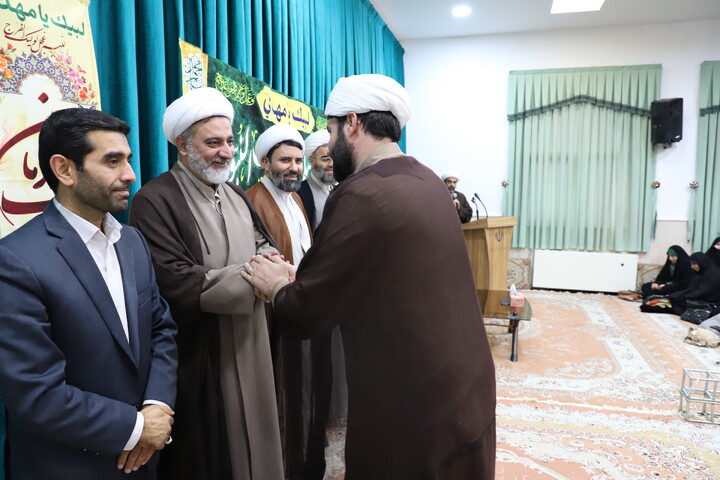 تصاویر/ نشست صمیمی نماینده ولی فقیه با مبلغین طرح امین مدارس استان کردستان