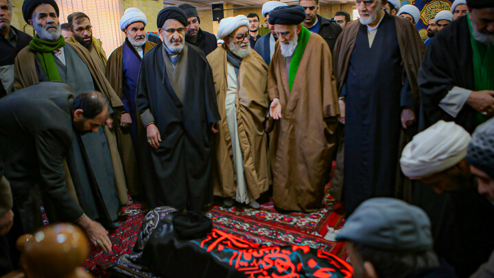 تصاویر/تشییع پیکر عالم ربانی حجت‌الاسلام سید مرتضی فاضل همدانی