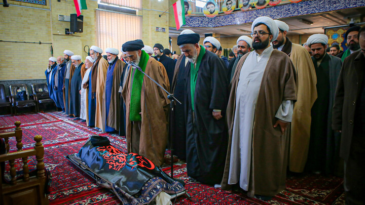 تصاویر/تشییع پیکر عالم ربانی حجت‌الاسلام سید مرتضی فاضل همدانی