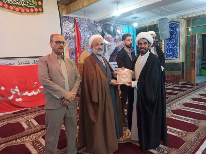 تصاویر/ تجلیل از فعالان اعتکاف در برازجان