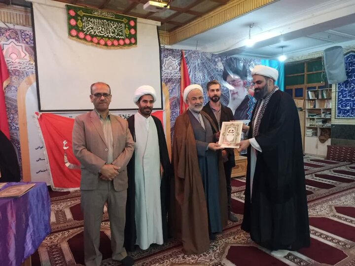 تصاویر/ تجلیل از فعالان اعتکاف در برازجان