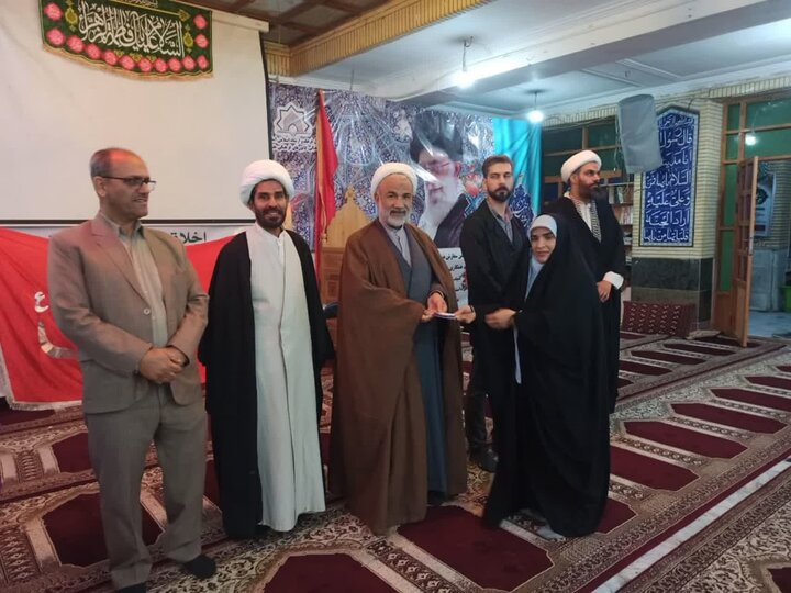 تصاویر/ تجلیل از فعالان اعتکاف در برازجان