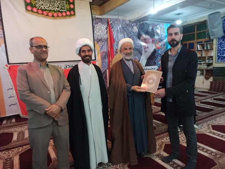 تصاویر/ تجلیل از فعالان اعتکاف در برازجان