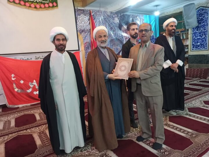 تصاویر/ تجلیل از فعالان اعتکاف در برازجان