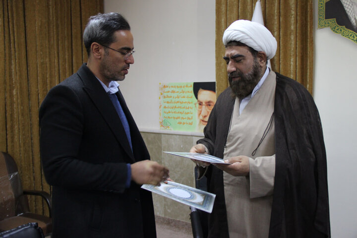 تصاویر / انعقاد تفاهم نامه بین حوزه علمیه استان قزوین با ستاد اجرایی فرمان حضرت امام خمینی ومرکز خدمات حوزه علمیه قزوین