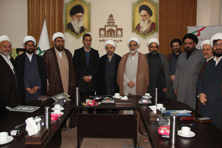 تصاویر / انعقاد تفاهم نامه بین حوزه علمیه استان قزوین با ستاد اجرایی فرمان حضرت امام خمینی ومرکز خدمات حوزه علمیه قزوین