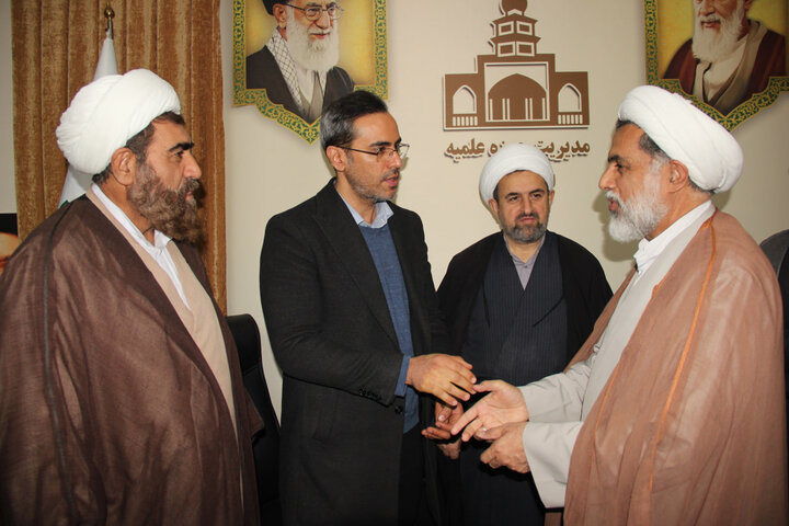 تصاویر / انعقاد تفاهم نامه بین حوزه علمیه استان قزوین با ستاد اجرایی فرمان حضرت امام خمینی ومرکز خدمات حوزه علمیه قزوین