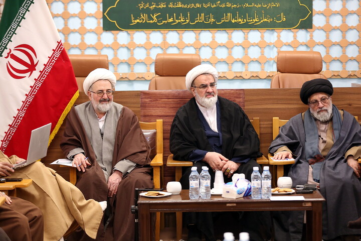 تصاویر/ نشست شورای علمی کنگره امناء الرسل