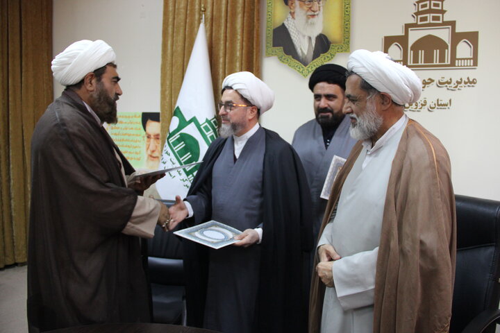 تصاویر / انعقاد تفاهم نامه بین حوزه علمیه استان قزوین واداره کل تبلیغات اسلامی استان قزوین