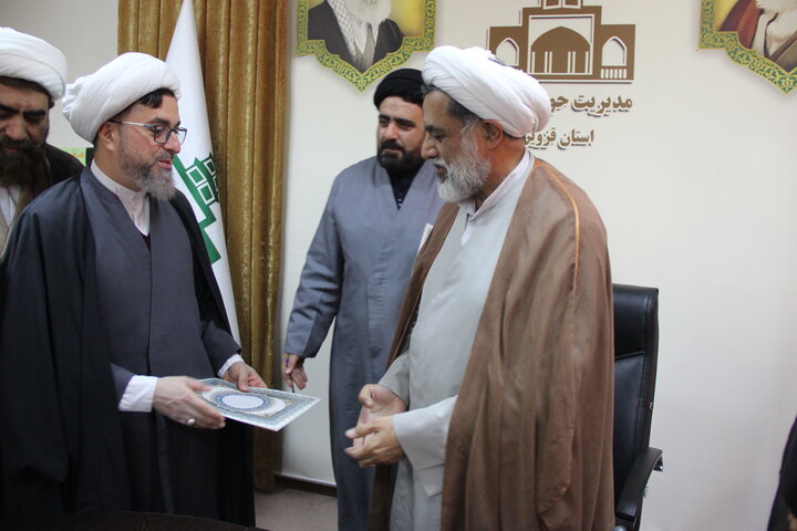 تصاویر / انعقاد تفاهم نامه بین حوزه علمیه استان قزوین واداره کل تبلیغات اسلامی استان قزوین