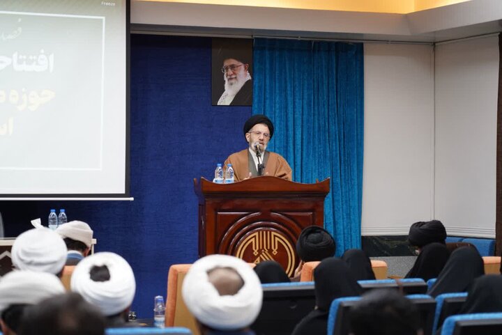 تصاویر/آیین افتتاحیه استانی حوزه معارف اسلام ناب استان لرستان