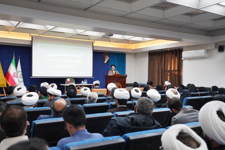 تصاویر/آیین افتتاحیه استانی حوزه معارف اسلام ناب استان لرستان