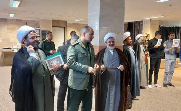 تصاویر/تجمع حوزویان قروه در اعتراض به هتک حرمت به قرآن و حمایت از مقام معظم رهبری