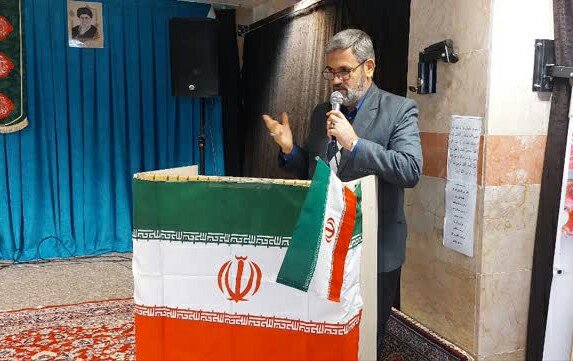 تصاویر/تجمع حوزویان قروه در اعتراض به هتک حرمت به قرآن و حمایت از مقام معظم رهبری