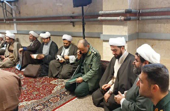 تصاویر/تجمع حوزویان قروه در اعتراض به هتک حرمت به قرآن و حمایت از مقام معظم رهبری