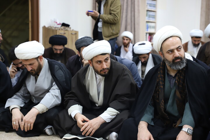 تصاویر/ تجمع طلاب،علما و روحانیون  شهر سنندج در اعتراض و انزجار از هتک حرمت به  قرآن کریم و تجدید بیعت با مقام معظم رهبری