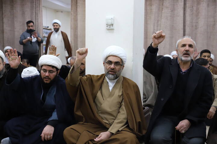 تصاویر/ تجمع طلاب،علما و روحانیون  شهر سنندج در اعتراض و انزجار از هتک حرمت به  قرآن کریم و تجدید بیعت با مقام معظم رهبری