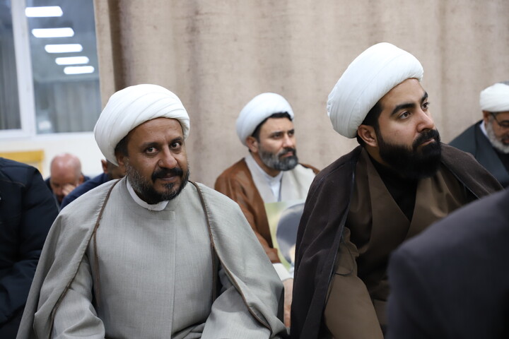 تصاویر/ تجمع طلاب،علما و روحانیون  شهر سنندج در اعتراض و انزجار از هتک حرمت به  قرآن کریم و تجدید بیعت با مقام معظم رهبری