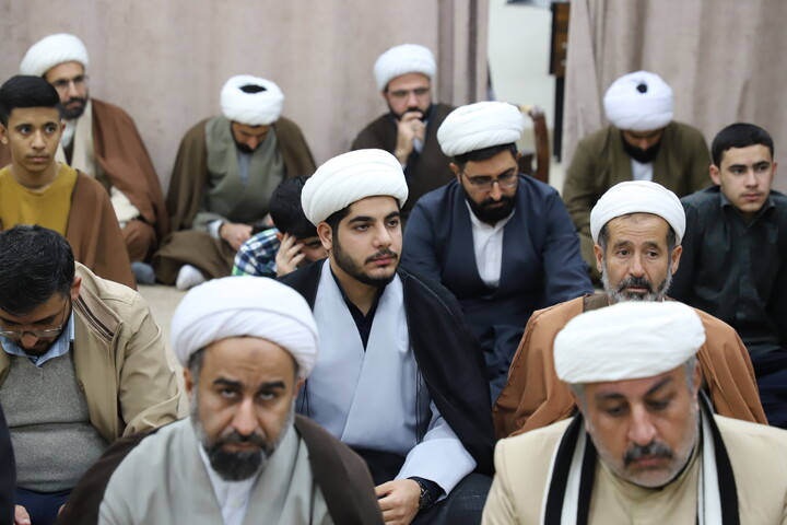 تصاویر/ تجمع طلاب،علما و روحانیون  شهر سنندج در اعتراض و انزجار از هتک حرمت به  قرآن کریم و تجدید بیعت با مقام معظم رهبری