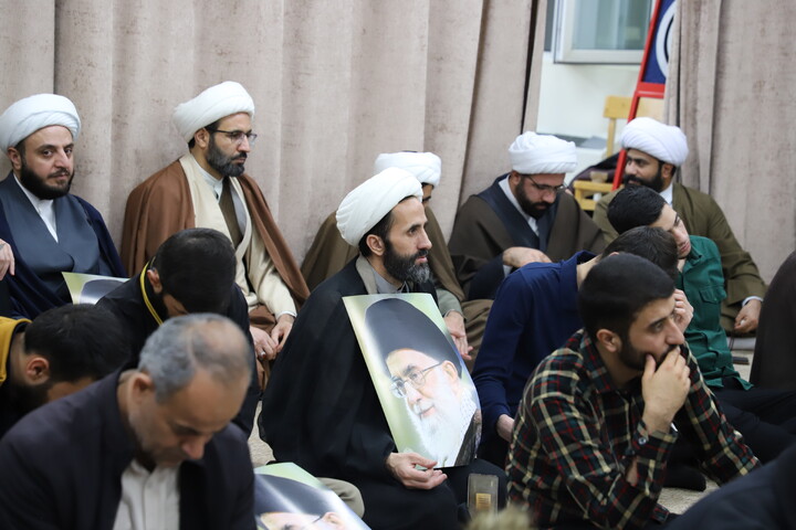 تصاویر/ تجمع طلاب،علما و روحانیون  شهر سنندج در اعتراض و انزجار از هتک حرمت به  قرآن کریم و تجدید بیعت با مقام معظم رهبری