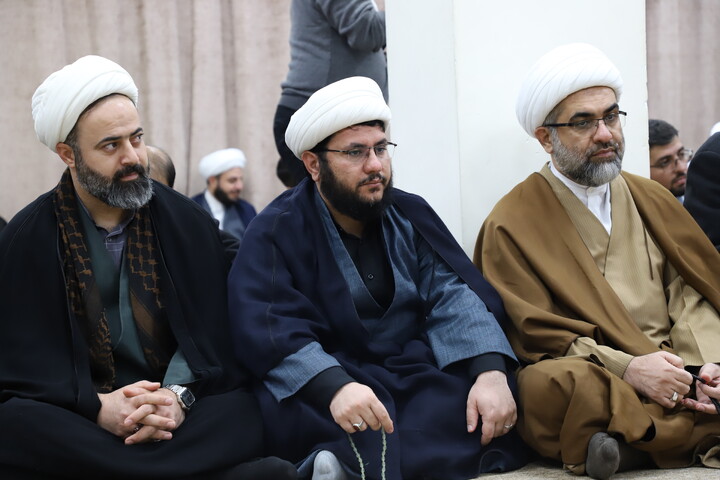 تصاویر/ تجمع طلاب،علما و روحانیون  شهر سنندج در اعتراض و انزجار از هتک حرمت به  قرآن کریم و تجدید بیعت با مقام معظم رهبری