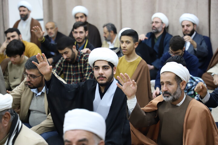 تصاویر/ تجمع طلاب،علما و روحانیون  شهر سنندج در اعتراض و انزجار از هتک حرمت به  قرآن کریم و تجدید بیعت با مقام معظم رهبری