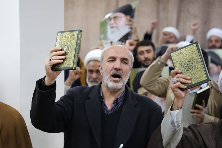 تصاویر/ تجمع طلاب،علما و روحانیون  شهر سنندج در اعتراض و انزجار از هتک حرمت به  قرآن کریم و تجدید بیعت با مقام معظم رهبری