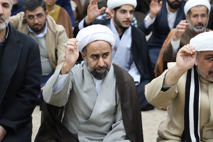 تصاویر/ تجمع طلاب،علما و روحانیون  شهر سنندج در اعتراض و انزجار از هتک حرمت به  قرآن کریم و تجدید بیعت با مقام معظم رهبری