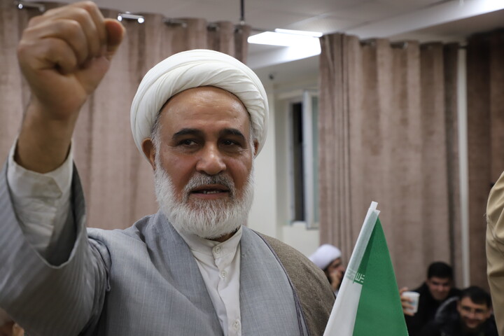 تصاویر/ تجمع طلاب،علما و روحانیون  شهر سنندج در اعتراض و انزجار از هتک حرمت به  قرآن کریم و تجدید بیعت با مقام معظم رهبری