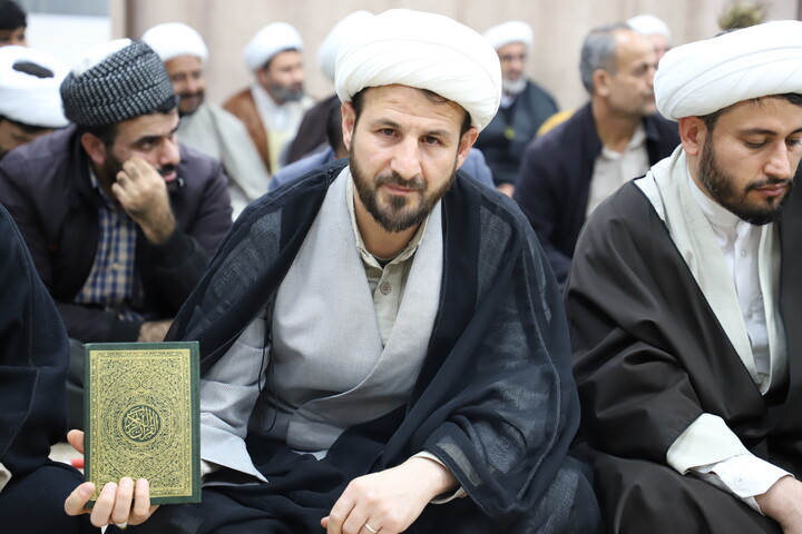 تصاویر/ تجمع طلاب،علما و روحانیون  شهر سنندج در اعتراض و انزجار از هتک حرمت به  قرآن کریم و تجدید بیعت با مقام معظم رهبری